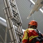 Дрон пробив дах. Як після атаки виглядає “Меблевий лабіринт” у Харкові (фото)