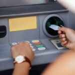 Українцям почали по-новому виплачувати гроші від держави: що треба знати про Дія.Картку