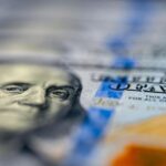 НБУ різко зменшив продаж доларів: що відбувається з курсом