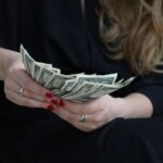 Українці можуть скасувати обмін доларів: як отримати свої гроші назад