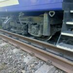 На Закарпатті зійшли з рейок три вагони пасажирського поїзда: що відомо