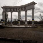 Росіяни КАБами вдарили по мосту та житлових будинках у Херсоні, – ОВА