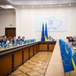 Нові правила “броні” від мобілізації, виплати по 19 тис. грн і багато іншого: Кабмін ввів цілий пакет пільг для прифронтових районів. Список