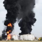 Російський Волгоград знову затягнуло чорним димом через пожежу на НПЗ (фото, відео)