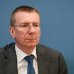 Президент Латвії вважає передчасним обговорювати відправку військ в Україну